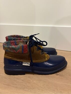 Vintage Baffin Navy and Brown Ankle Duck Boots with Patterned Knit Cuff Size 7